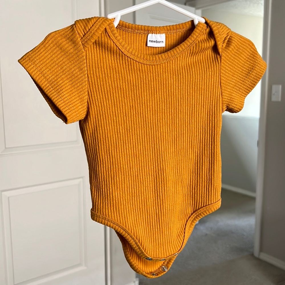 Burnt Mustard 2-Piece w/Bow —New Born